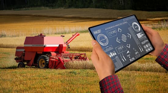 Quando as máquinas realizam diferentes operações no campo, a telemetria coleta dados, que podem ser visualizados remotamente pelo agricultor