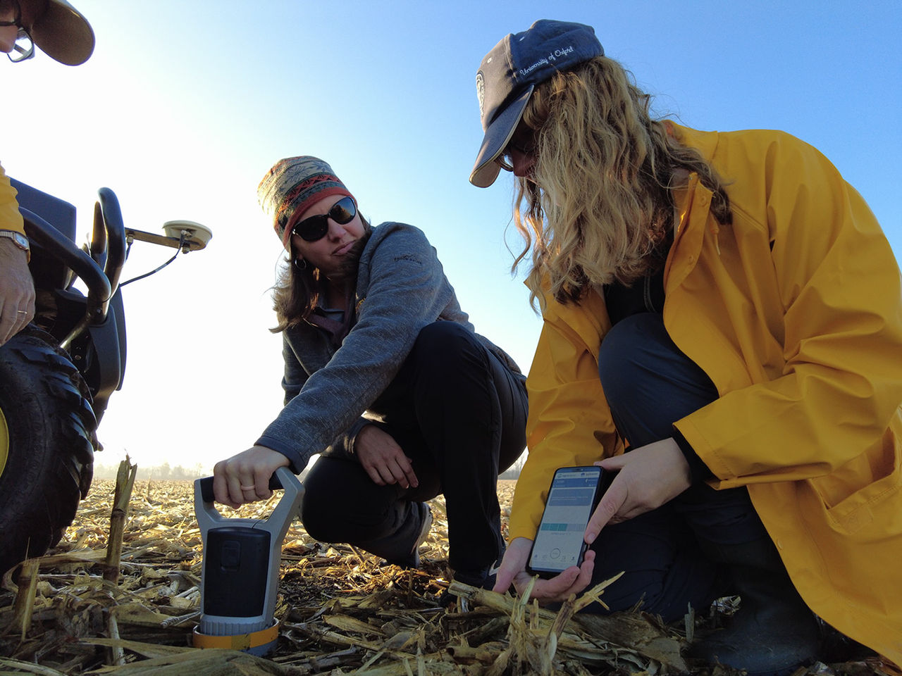 Image of Kelly Gillespie getting a demo from the SoilCastor team of their approach to SOC quantification in the November trials.